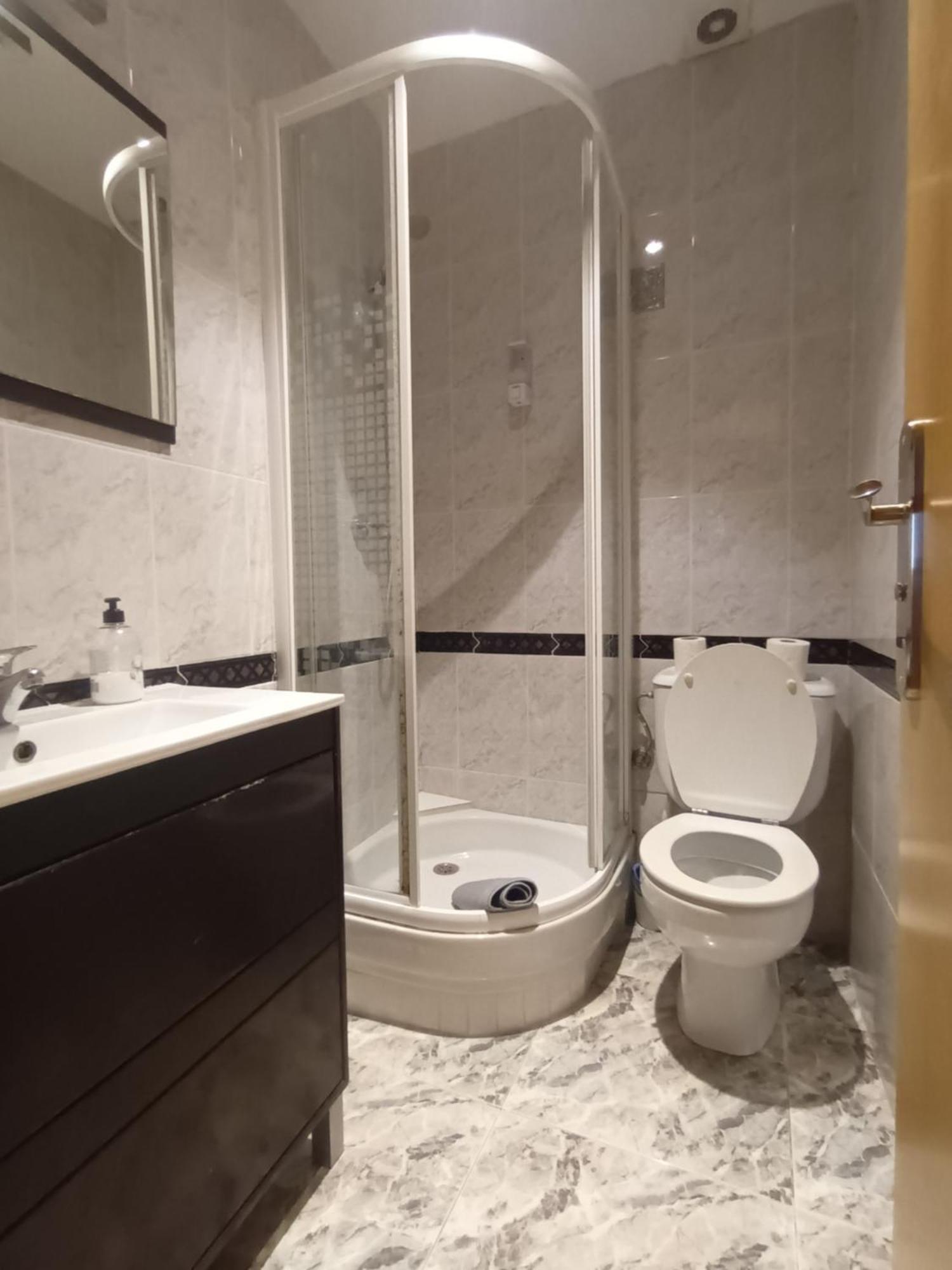 Apartamento Paris โอสปิตาเล็ต เดอ โยเบรกัต ภายนอก รูปภาพ